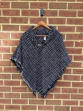 NWT Marc New York Black White Knit Poncho Fringe Cape Warm OS